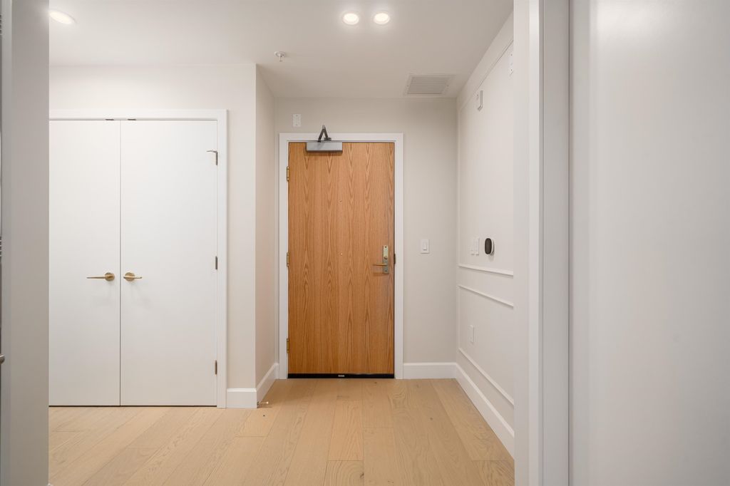 listing image 1105193163742228166