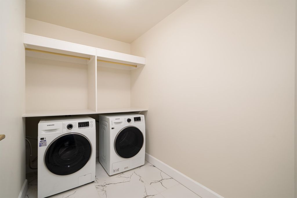 listing image 1106544194794932261