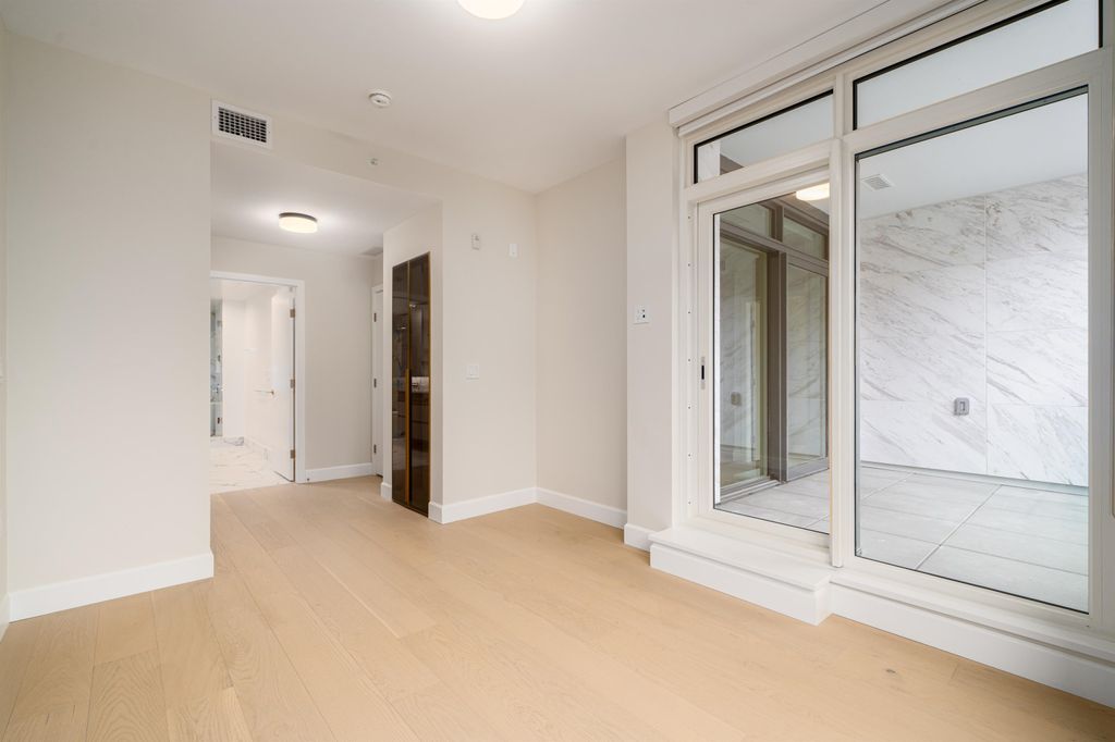 listing image 1105971794373212640