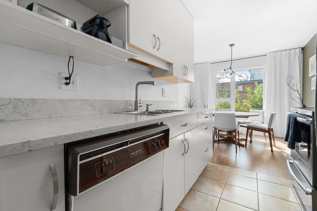 listing image 1103345817325629247