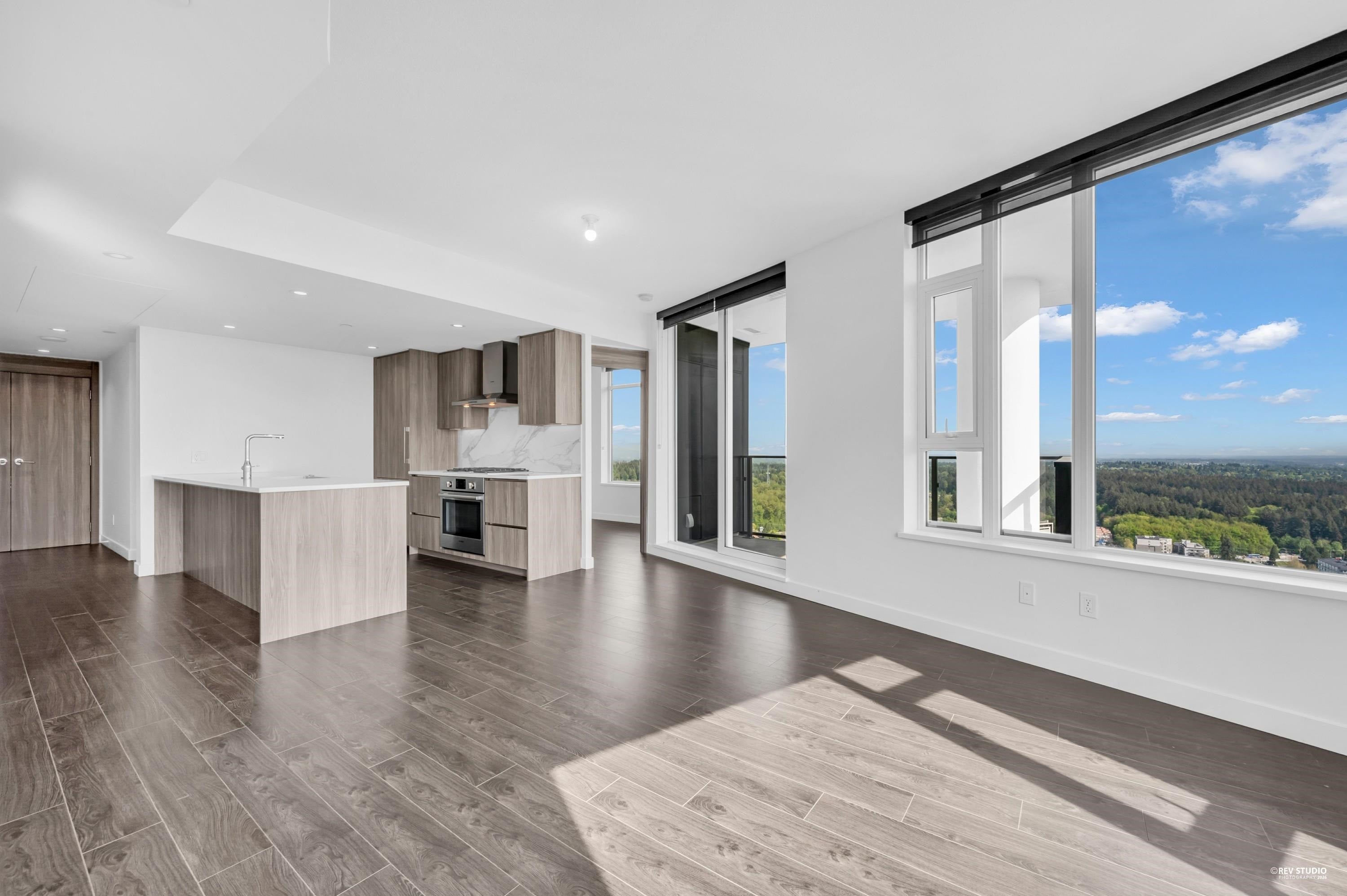 9887 Whalley Boulevard 4008