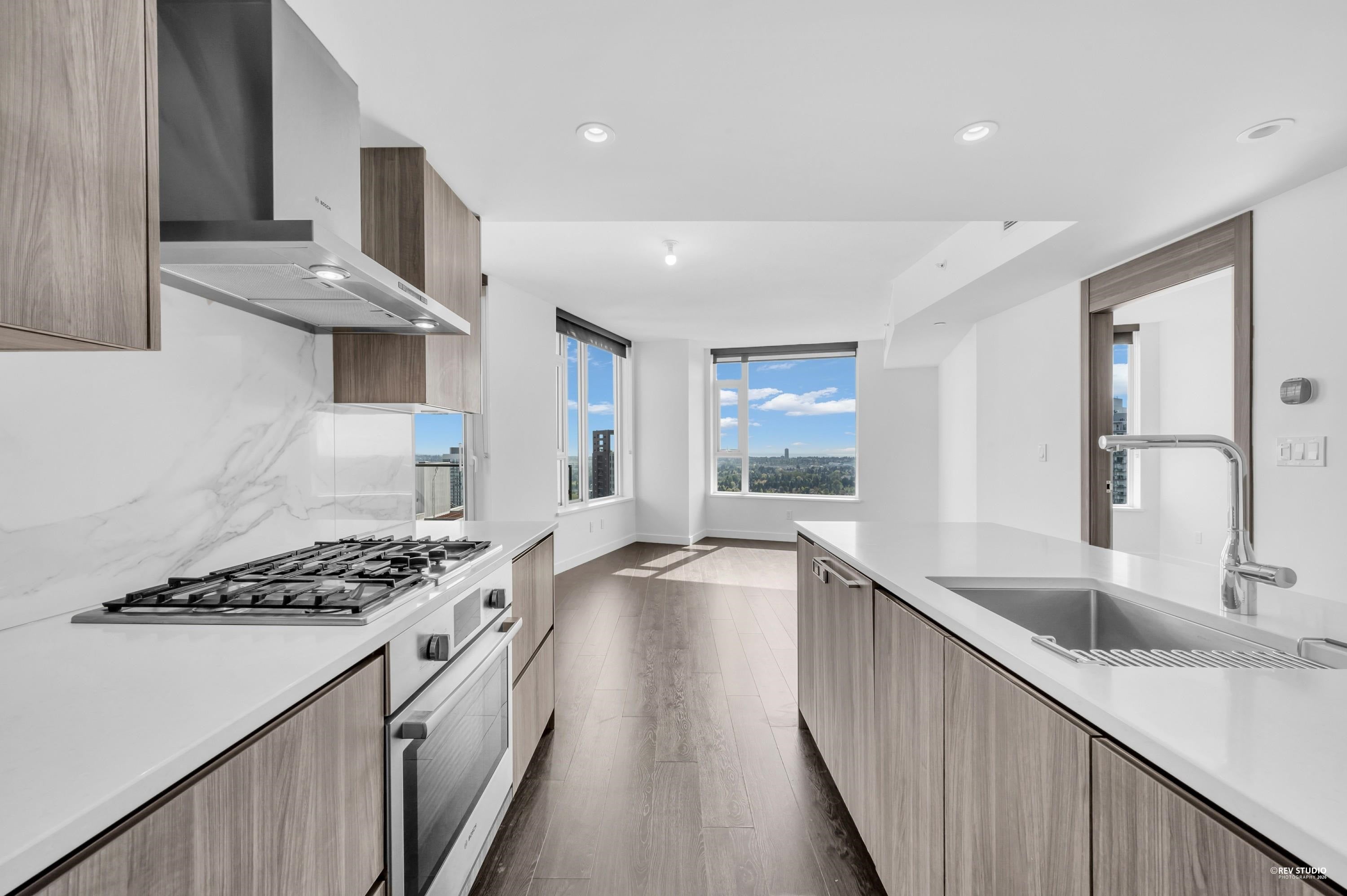 9887 Whalley Boulevard 4008