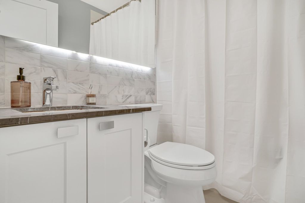listing image 1102182195210247348