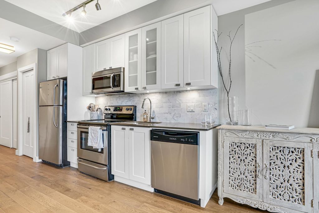 listing image 1105403424004757582