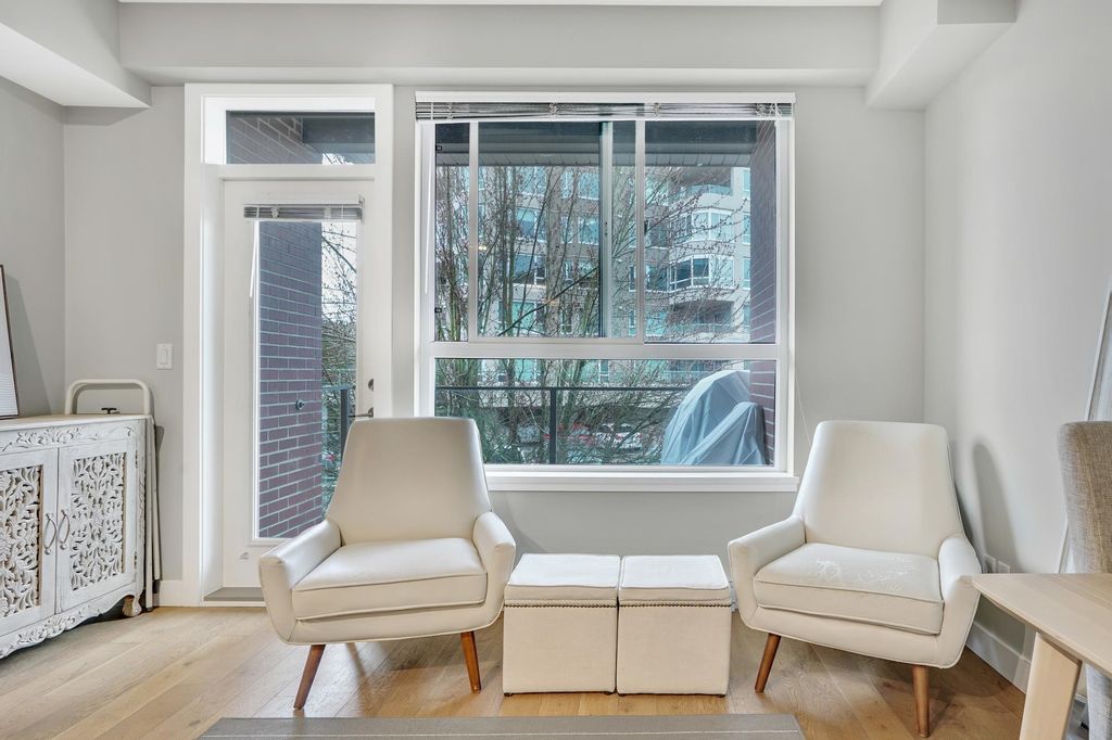listing image 1108165939877692033