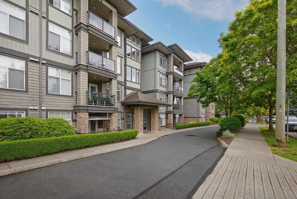 Photo of 2068 Sandalwood Crescent #403, Abbotsford, BC V2S 3H6 (MLS # R3126278)