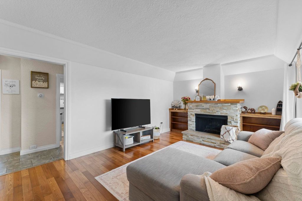 Photo of 46307 Riverside Drive, Chilliwack, BC V2P 3L2 (MLS # R3107646)