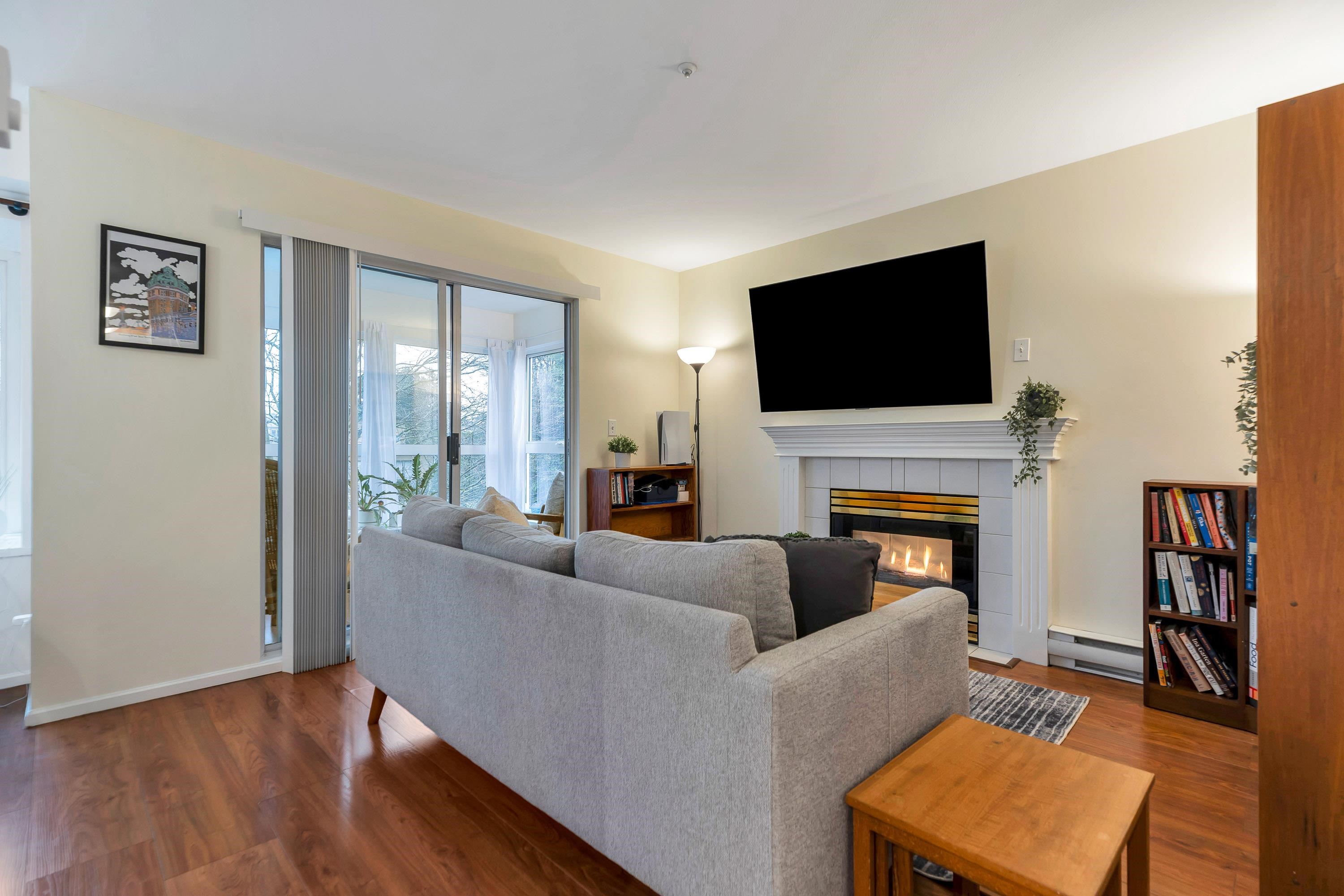 2133 Dundas Street 406