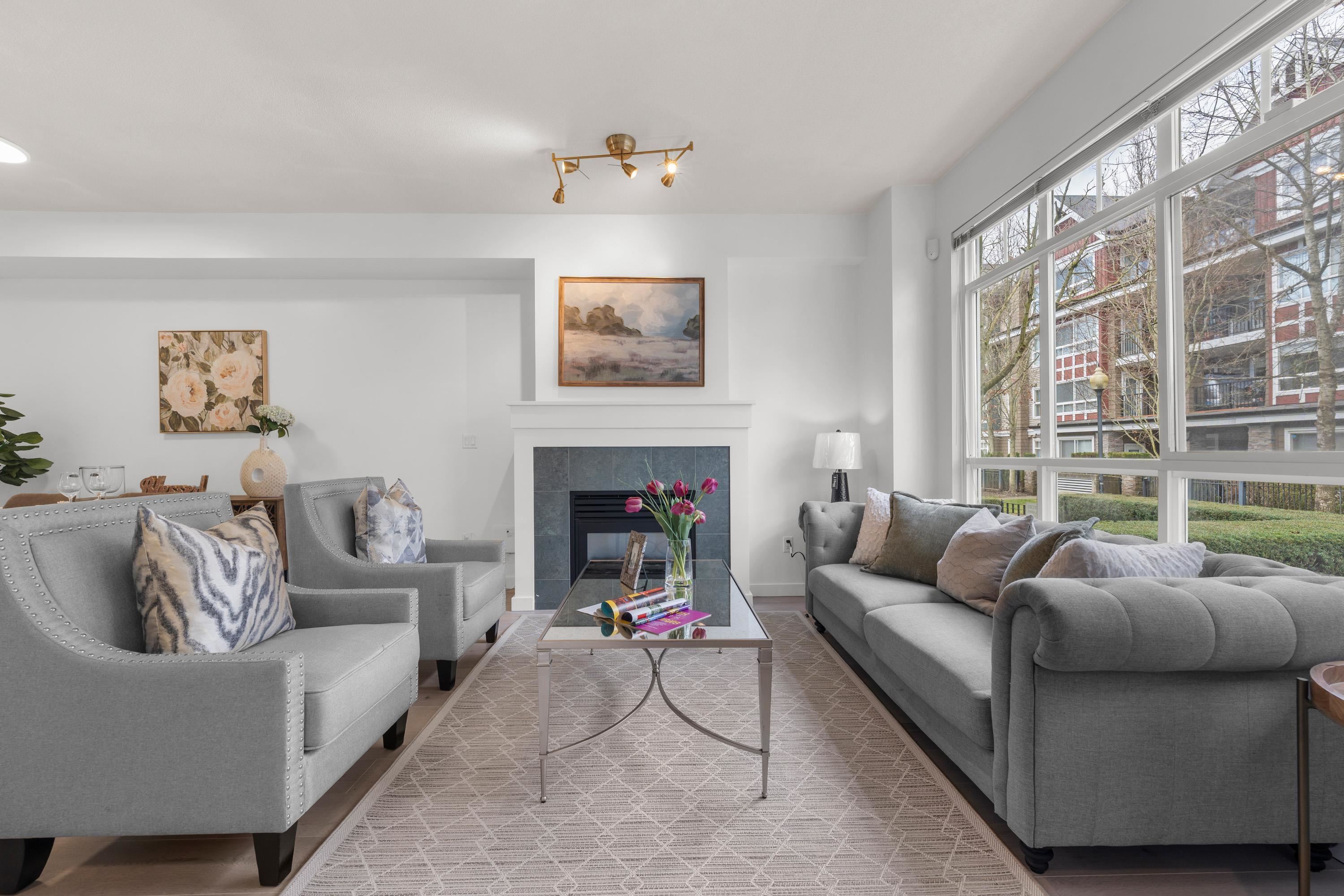 7148 Mont Royal Square