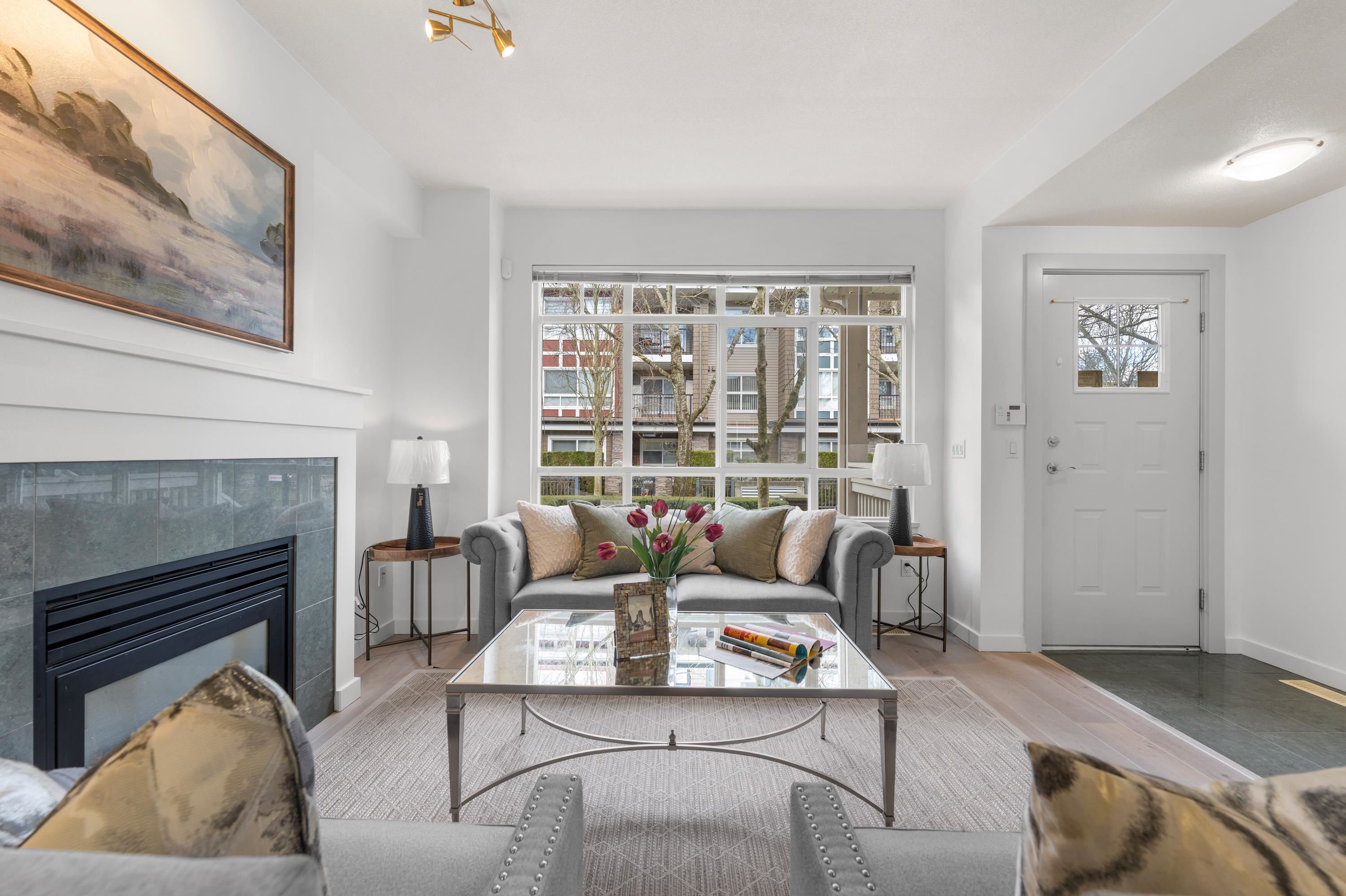 7148 Mont Royal Square