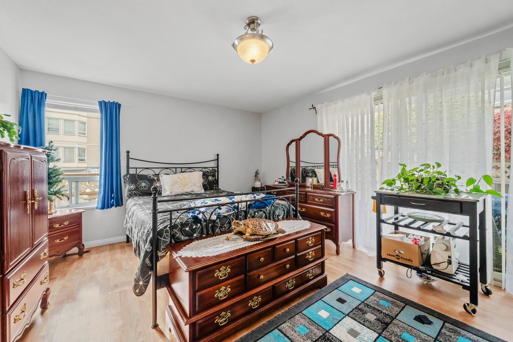 listing image 1104295447850497651