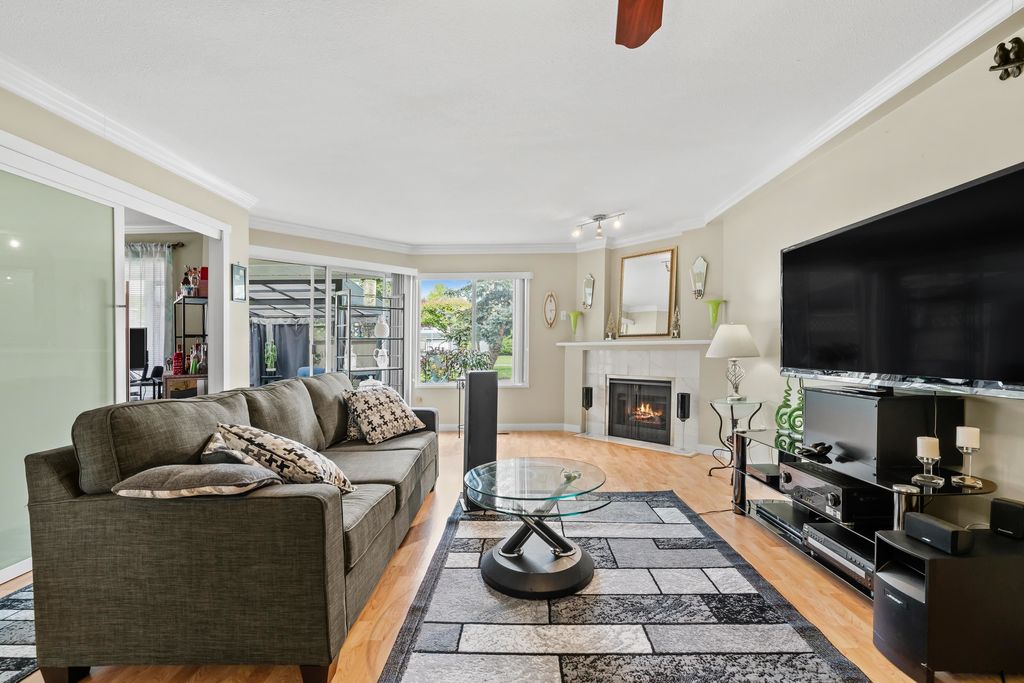 listing image 1104097047967376963