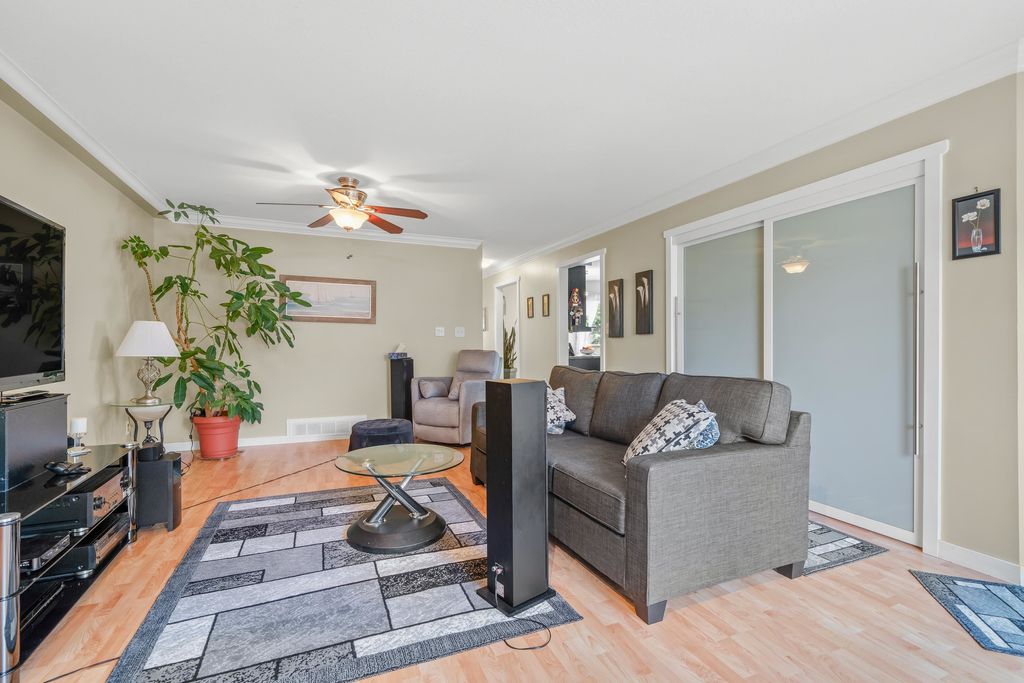 listing image 1104960748750521104