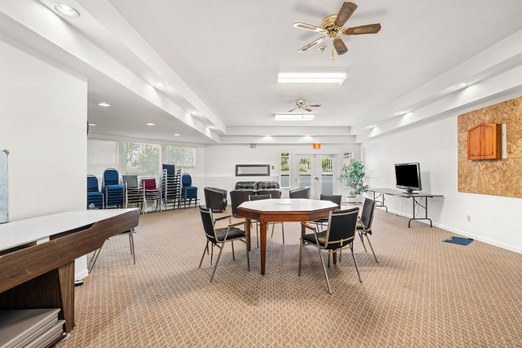listing image 1105331424430035145