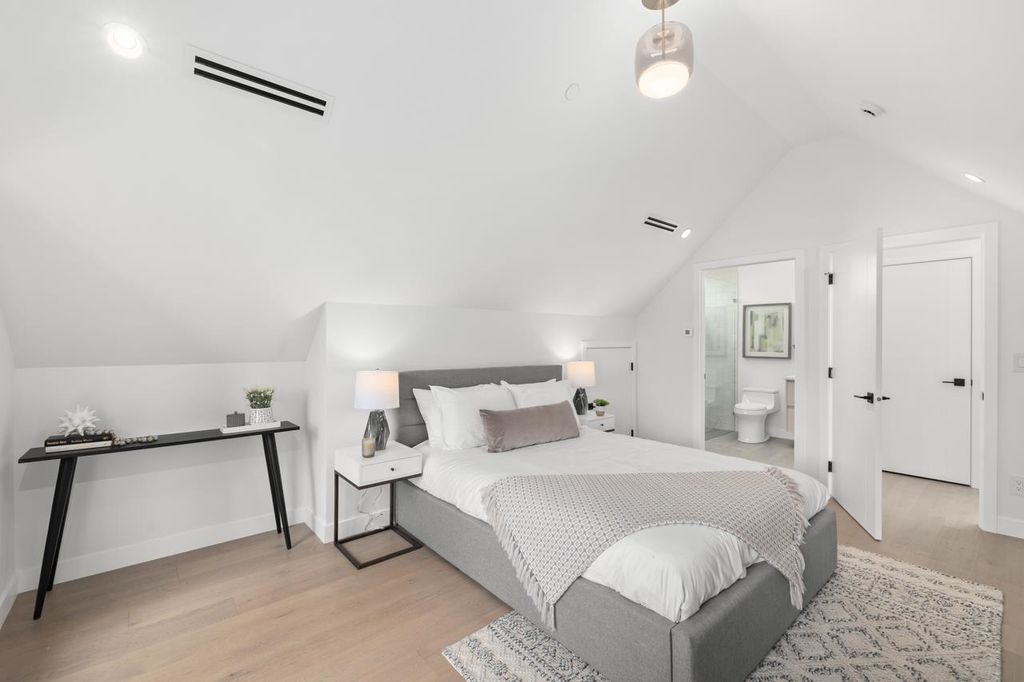 listing image 1108158395578786441