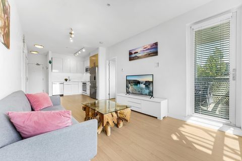 1621 Hamilton Avenue 211 North Vancouver BC V7P 0B7