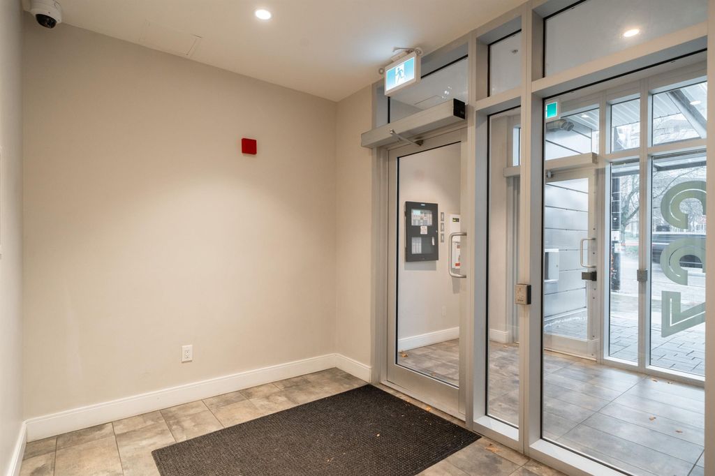 listing image 1104396540444726594