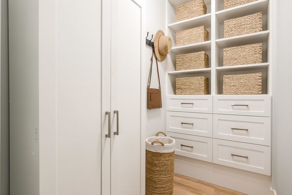 listing image 1100038747687806948