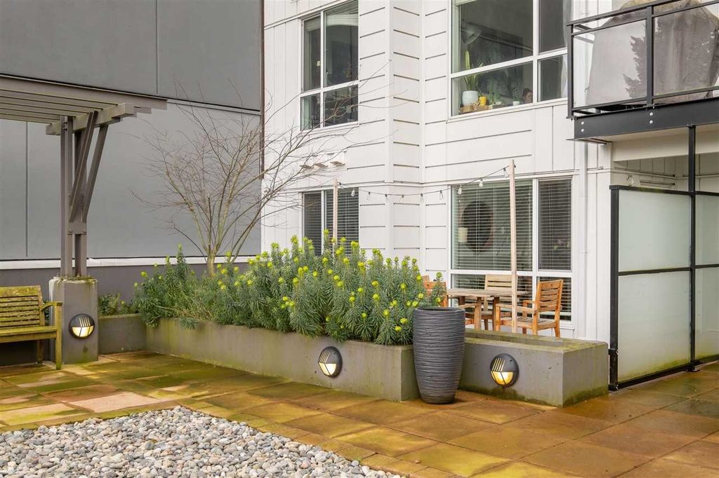 listing image 1108378630514571215