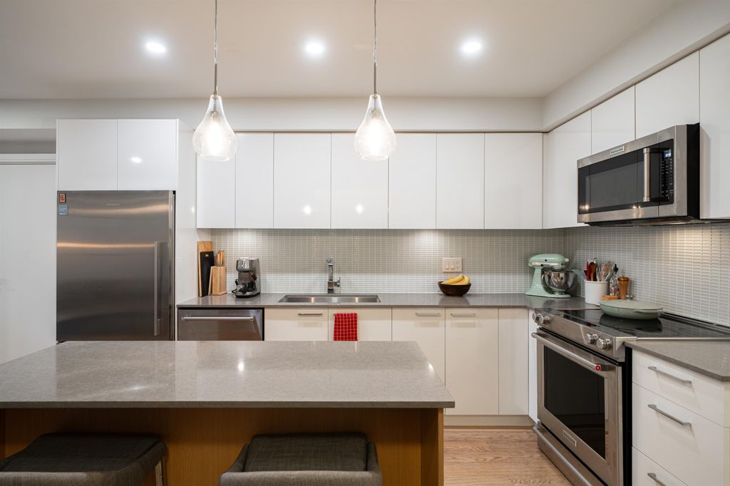 listing image 1102534794261732810