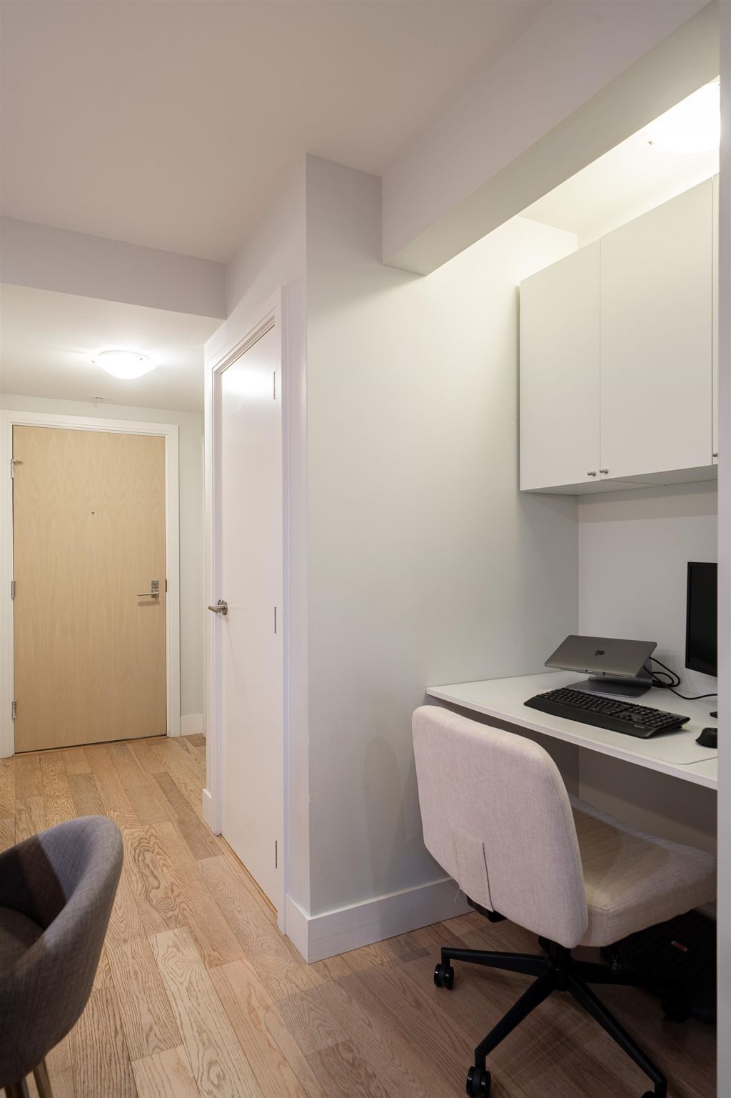 listing image 1109330258066088323