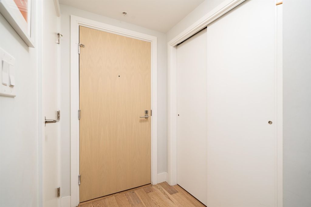 listing image 1103942265766488029