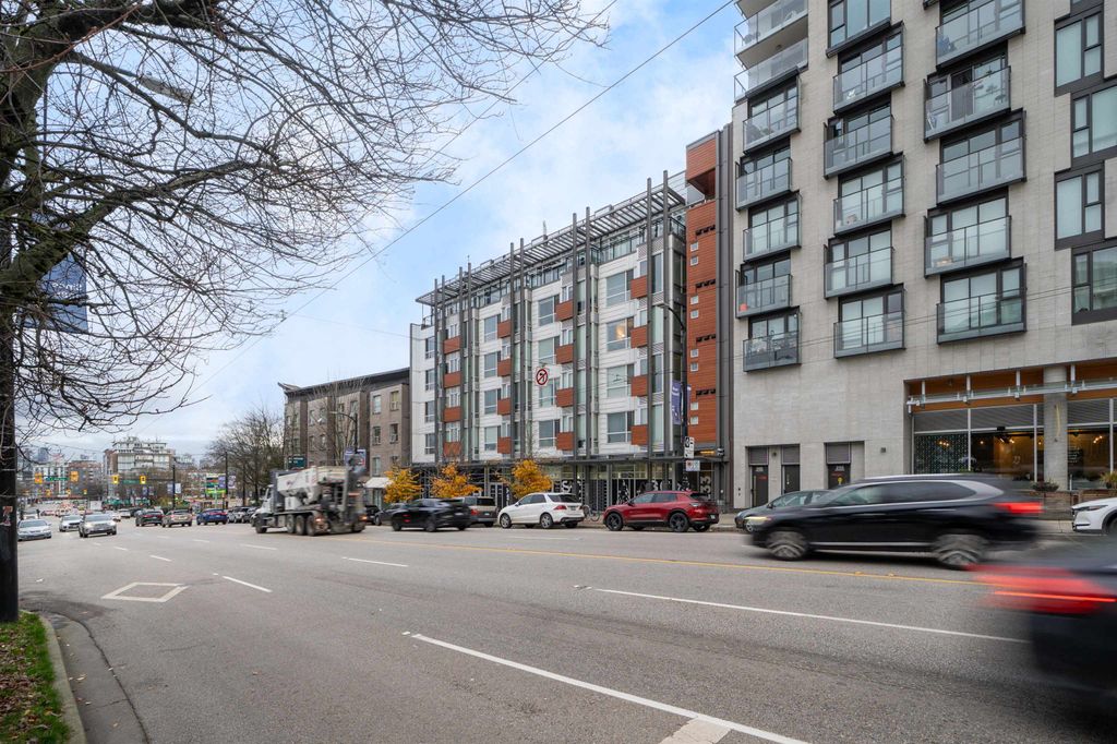 listing image 1106238293866404733