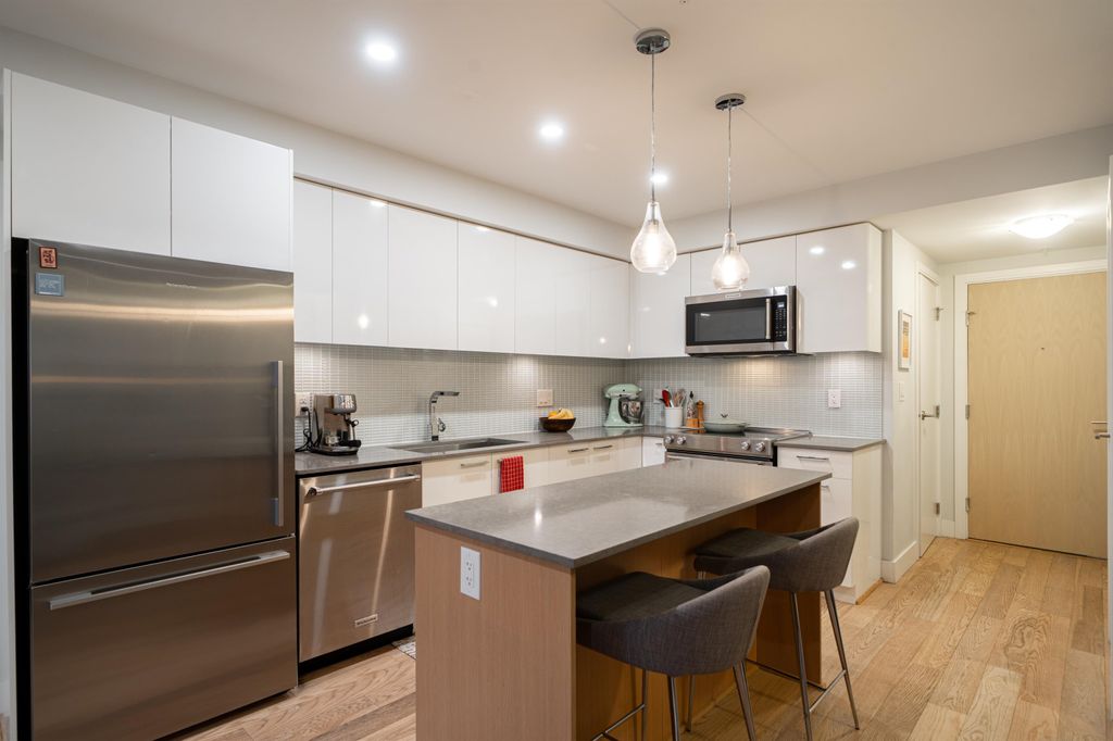 listing image 1102654019231889329