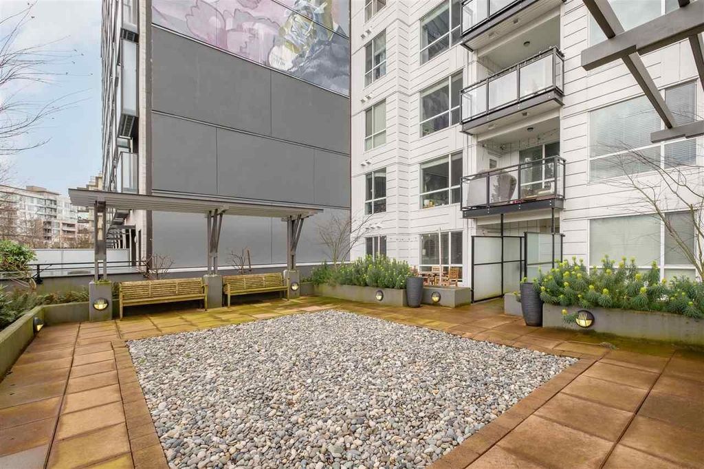 listing image 1101196103827812039