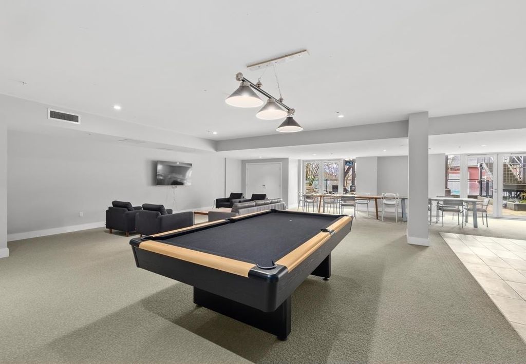 listing image 1105944254675231360