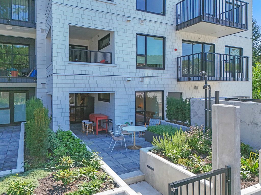 listing image 1102667214812337294