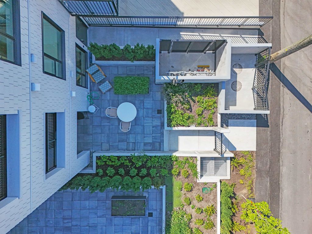 listing image 1101423568602991589
