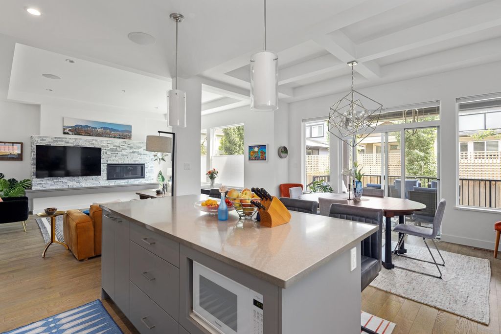 listing image 1102215631846894410