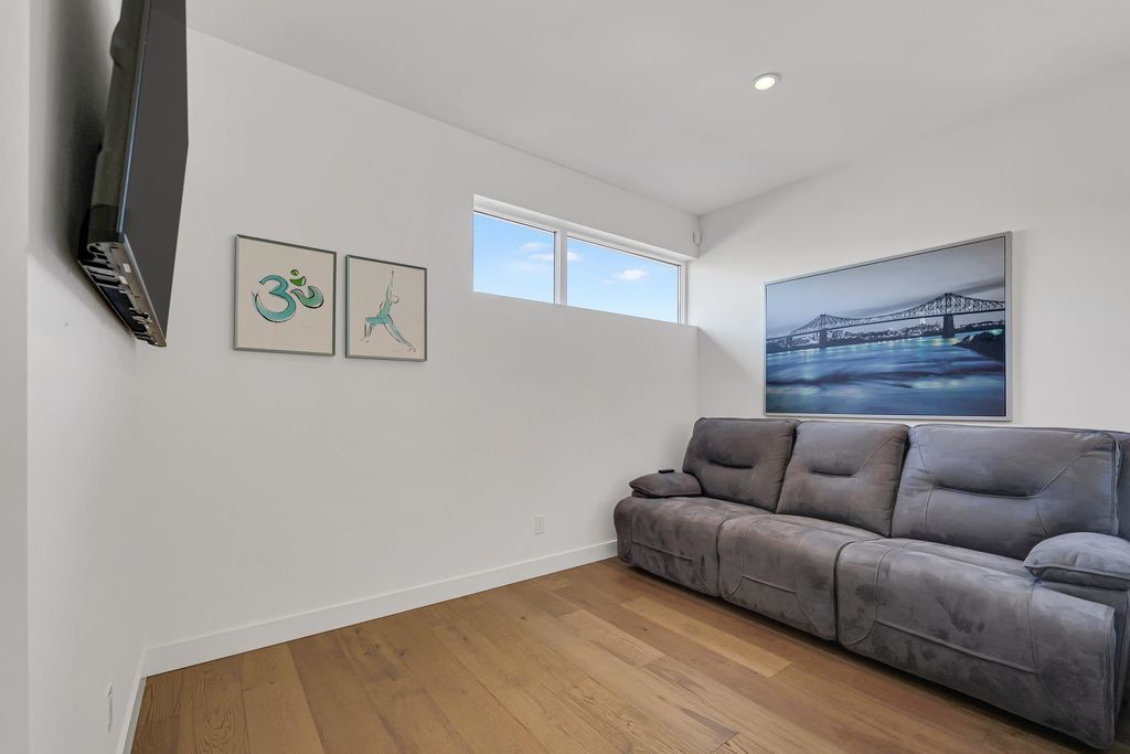 listing image 1102183810104695773