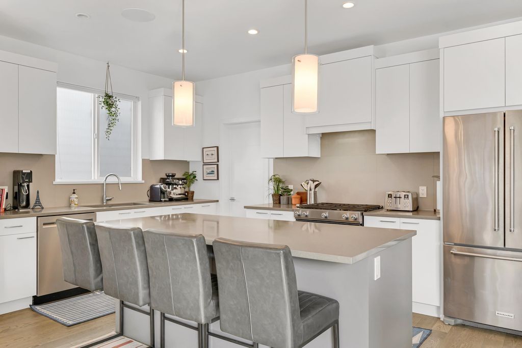 listing image 1109418475126528910