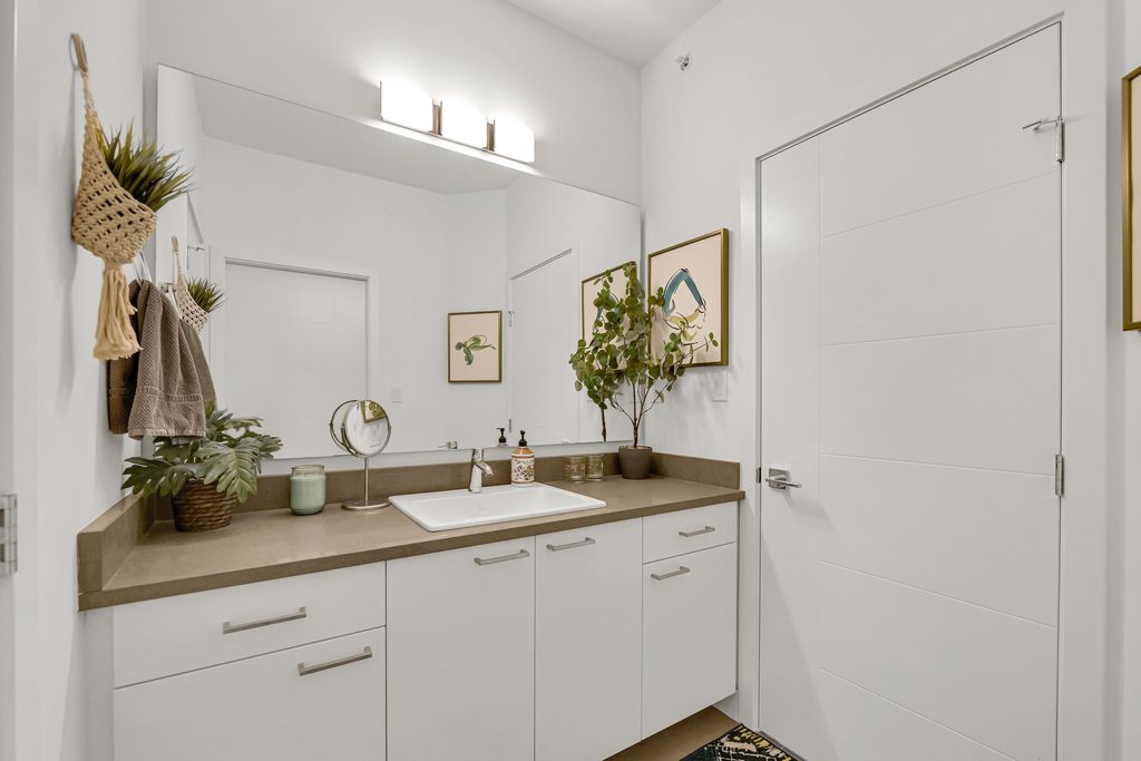 listing image 1104023841449811351