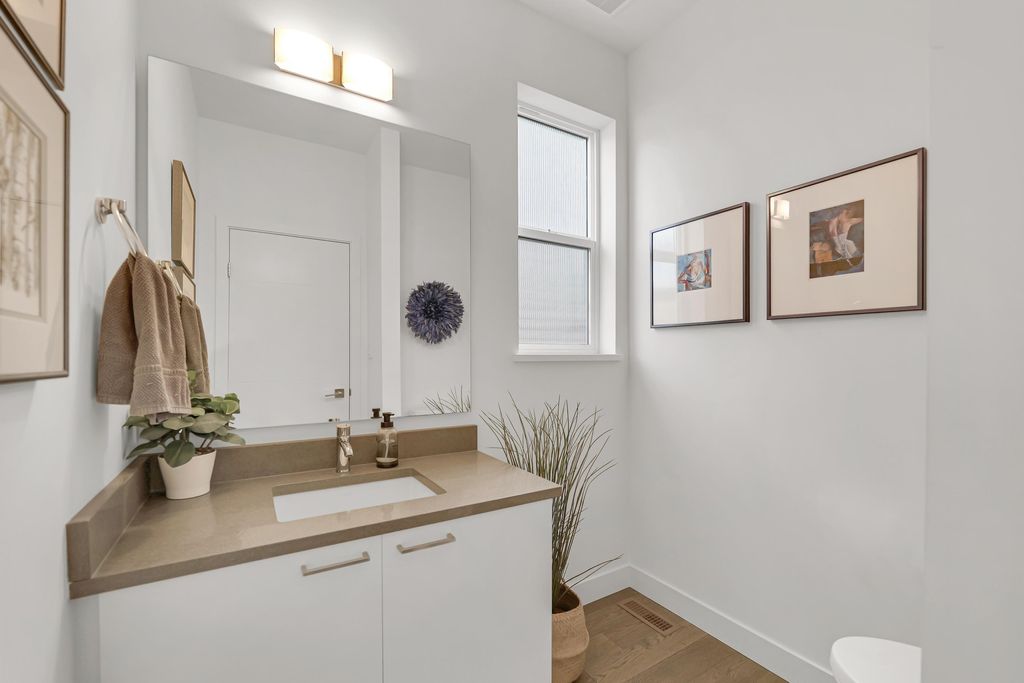 listing image 1102746645750572743