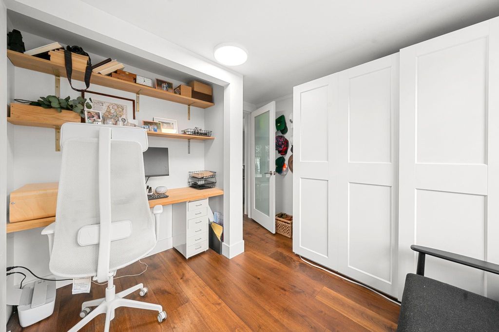 listing image 1103758751092452832