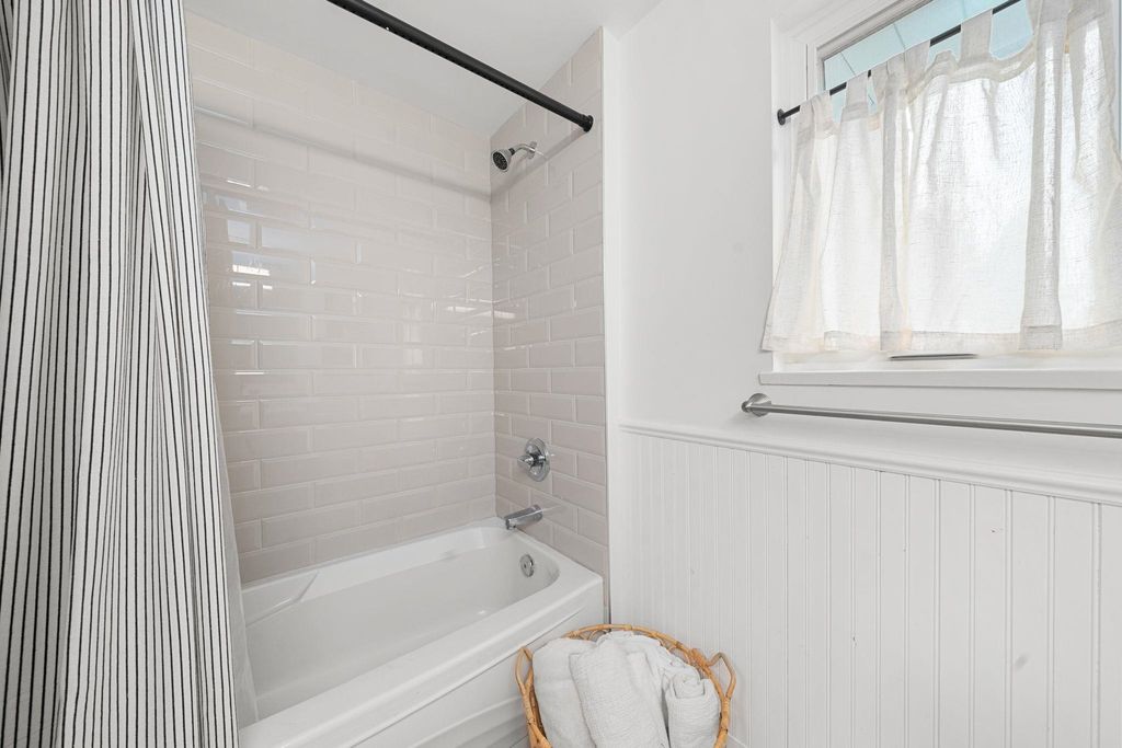 listing image 1101925230446826004
