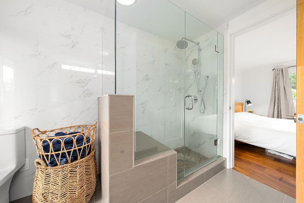 listing image 1102463974298526918