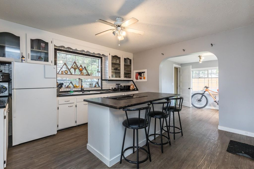 Photo of 33944 Mccrimmon Drive, Abbotsford, BC V2T 2V3 (MLS # R3128000)