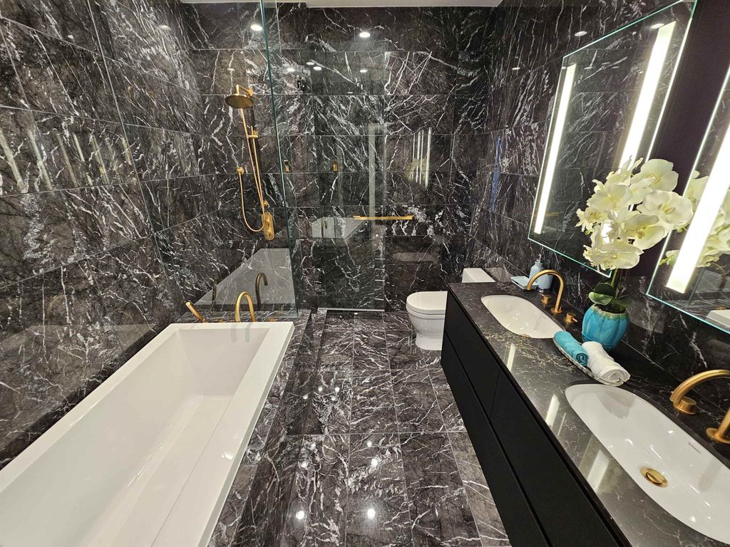 listing image 1105185513893522886
