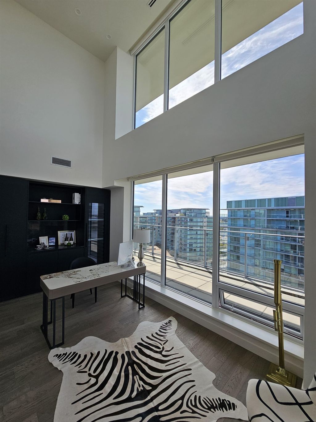 listing image 1100384004008238227