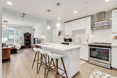 723 W 3rd Street 320 North Vancouver BC V7M 0E4