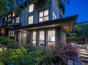 2982 Chesterfield Avenue North Vancouver BC V7N 3M6