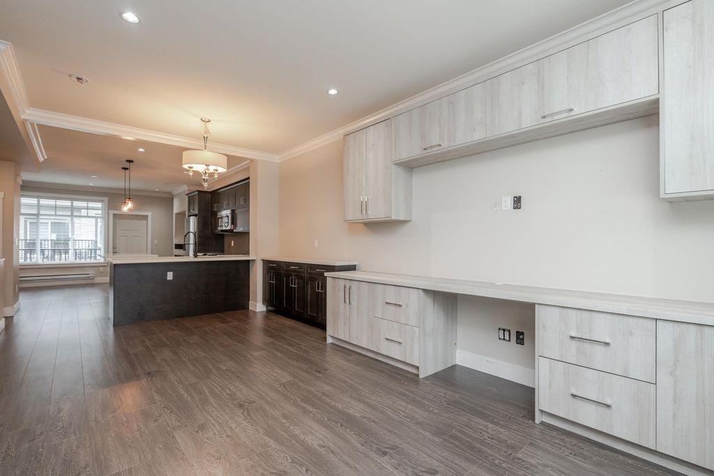 listing image 1105563996114682414