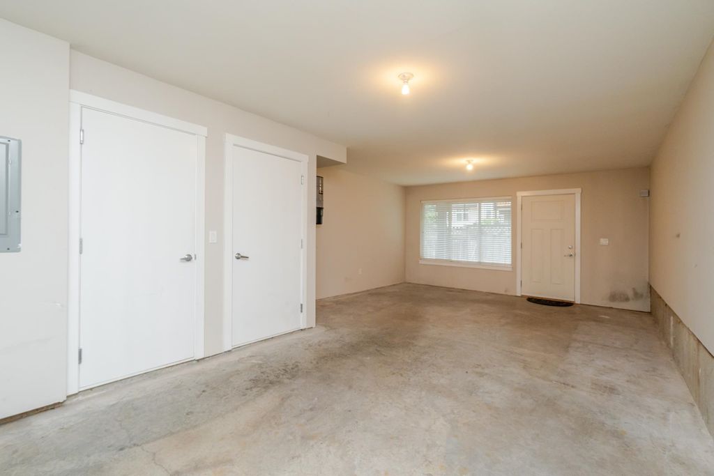 listing image 1106898610736310080