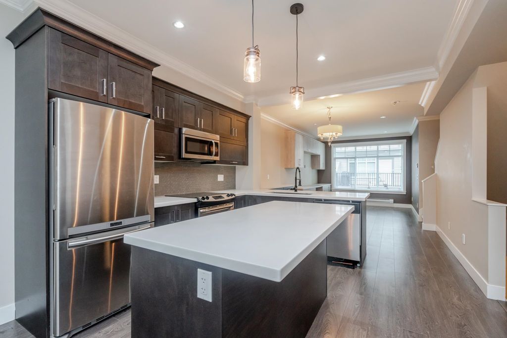 listing image 1103245653239075979