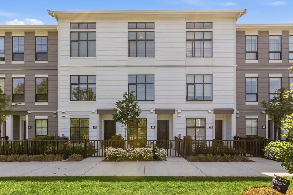 Photo of 2774 Montrose Avenue #27, Abbotsford, BC V2S 0N4 (MLS # R3121800)