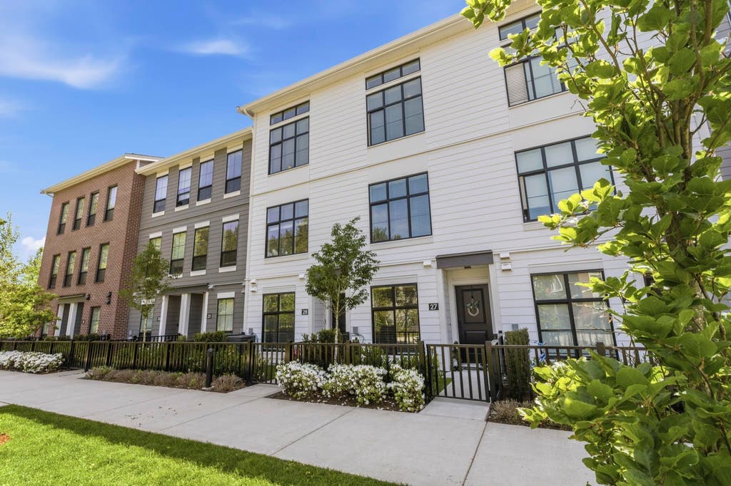 Photo of 2774 Montrose Avenue #27, Abbotsford, BC V2S 0N4 (MLS # R3121800)